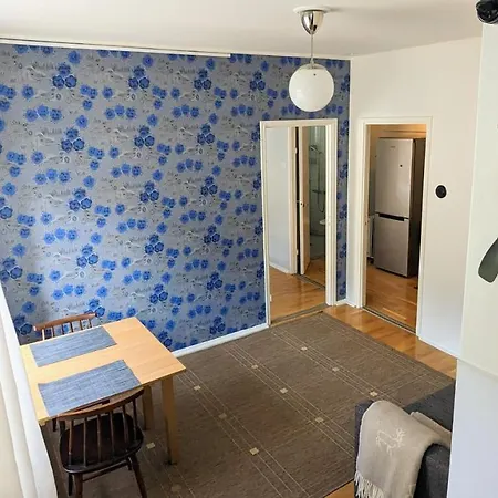 A Cosy Flat Next To Metro Apartment
