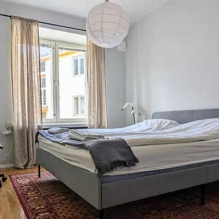 A Cosy Flat Next To Metro Apartment *